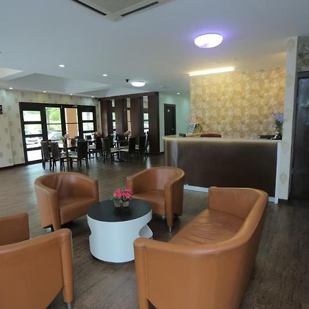 Jam Hotel Kota Warisan Sepang @ Erl Salak Tinggi, Klia 1-2 & F1 Экстерьер фото