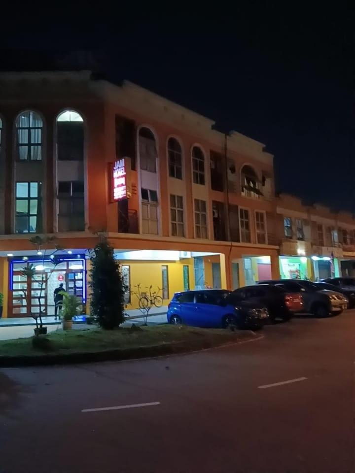 Jam Hotel Kota Warisan Sepang @ Erl Salak Tinggi, Klia 1-2 & F1 Экстерьер фото